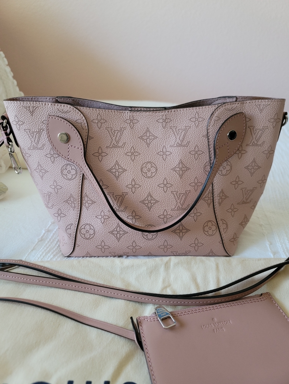 Louis Vuitton Hina PM Handbag Mahina Magnolia - Picture 7 of 7
